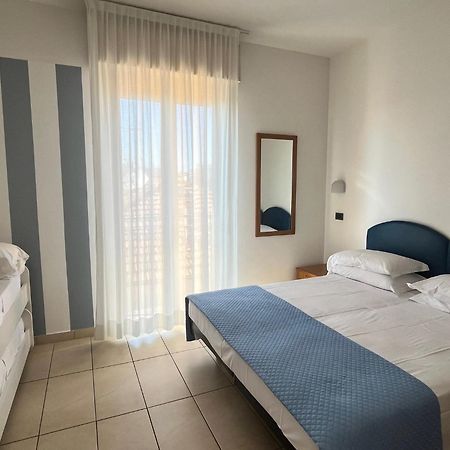 Hotel Berenice Римини Екстериор снимка
