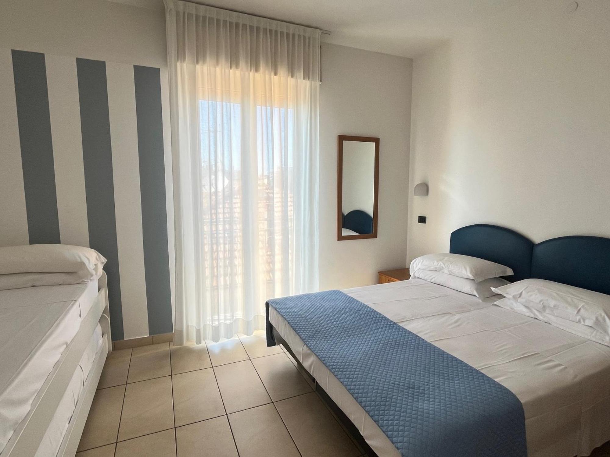 Hotel Berenice Римини Екстериор снимка