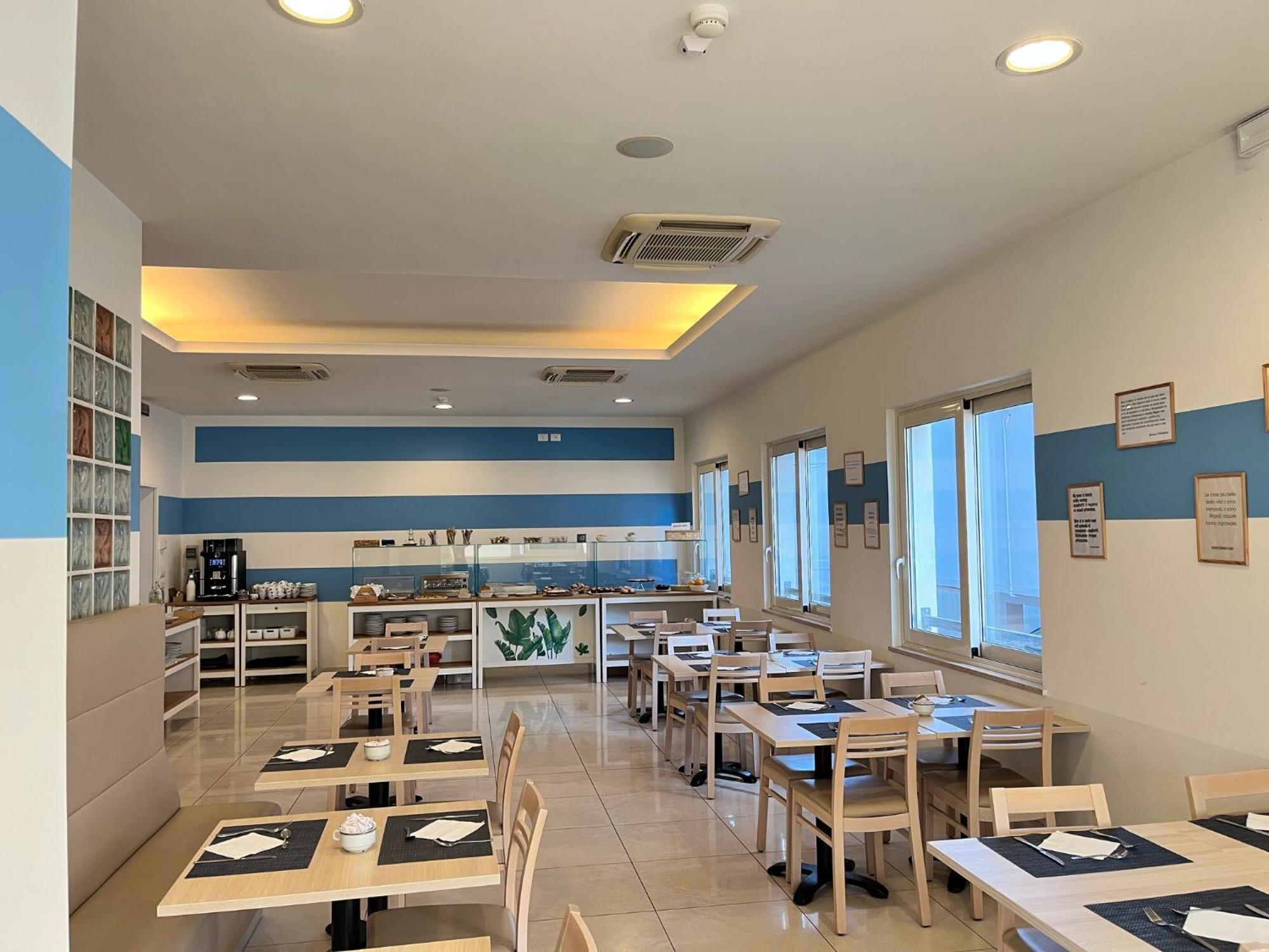 Hotel Berenice Римини Екстериор снимка