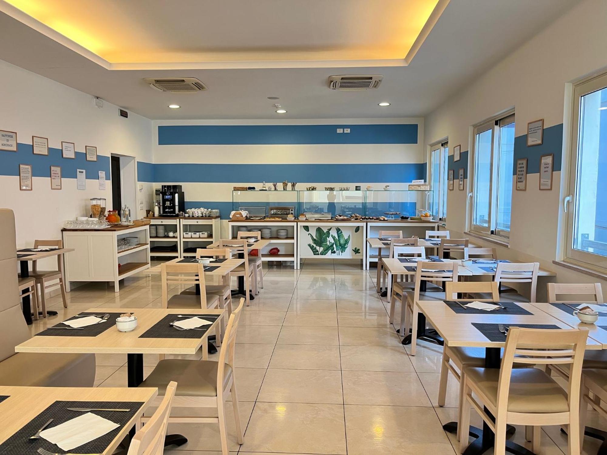 Hotel Berenice Римини Екстериор снимка