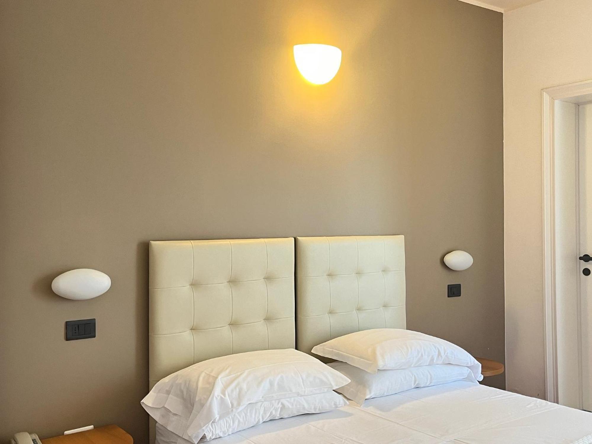 Hotel Berenice Римини Екстериор снимка