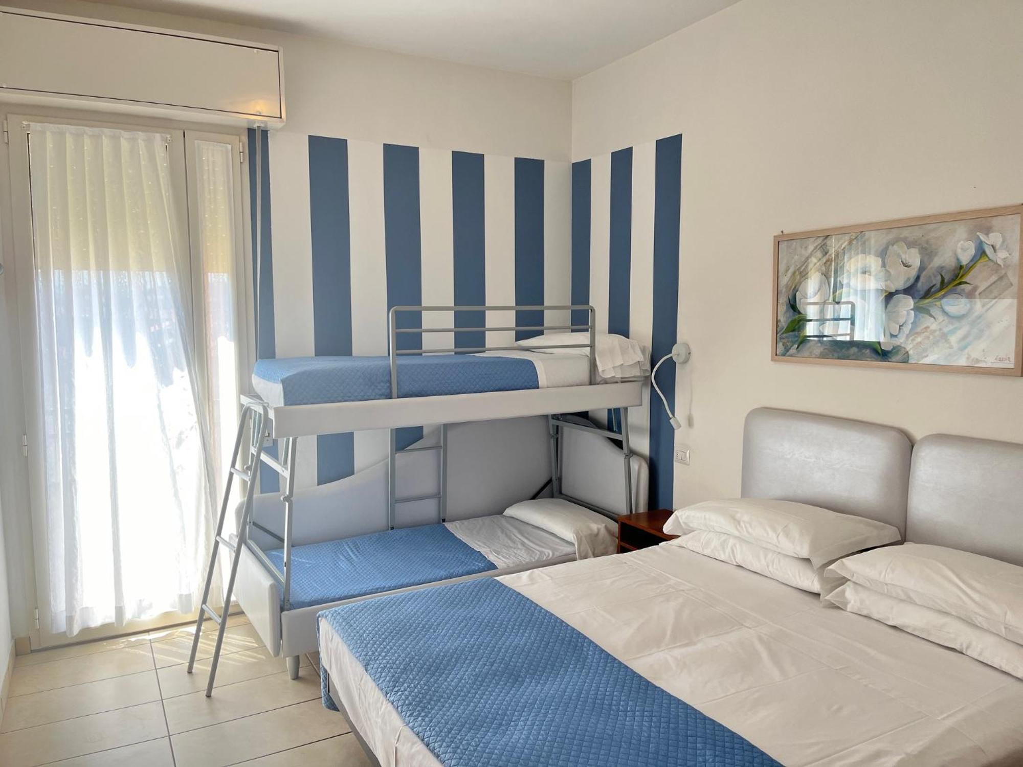 Hotel Berenice Римини Екстериор снимка