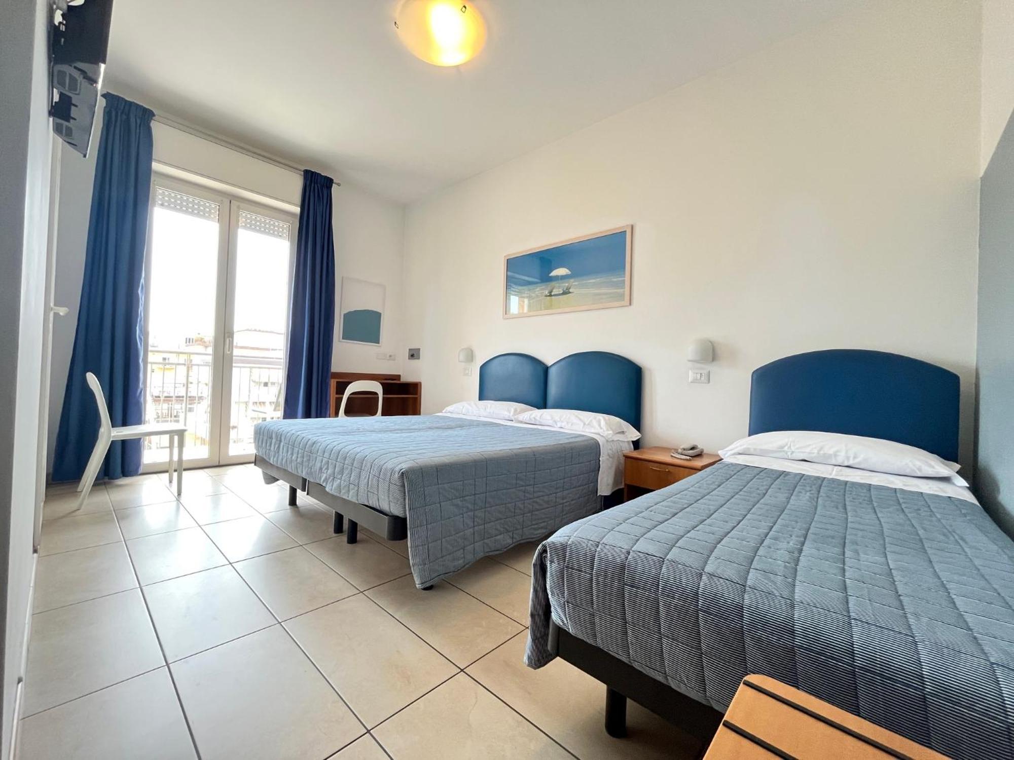 Hotel Berenice Римини Екстериор снимка