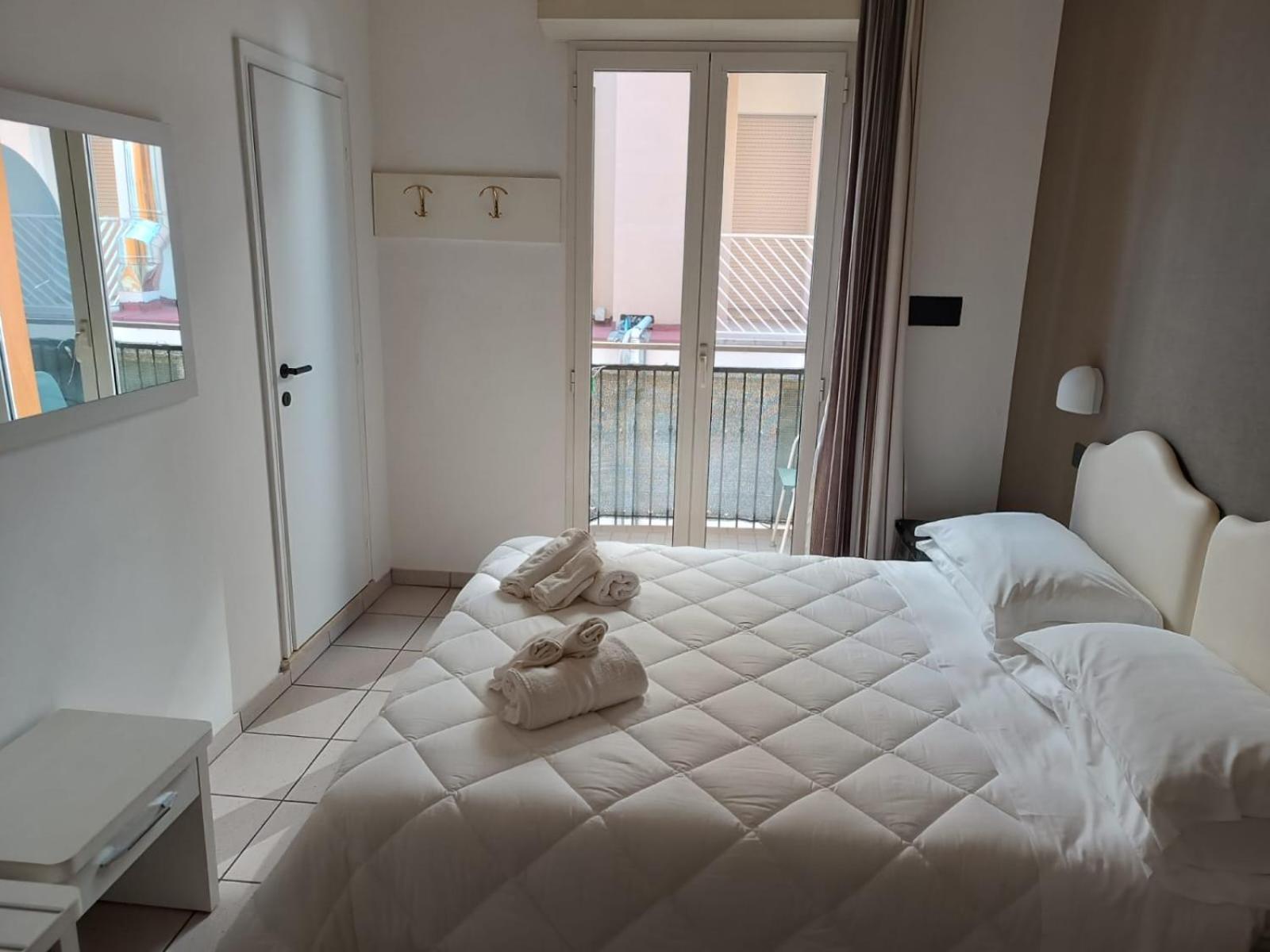 Hotel Berenice Римини Екстериор снимка