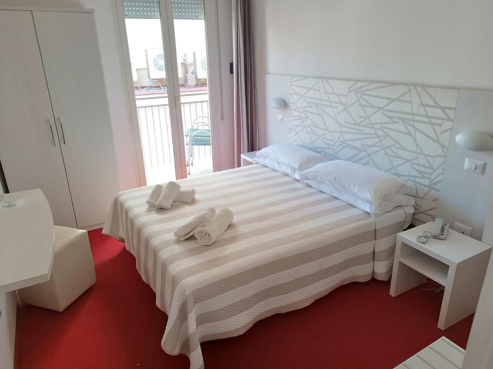 Hotel Berenice Римини Екстериор снимка