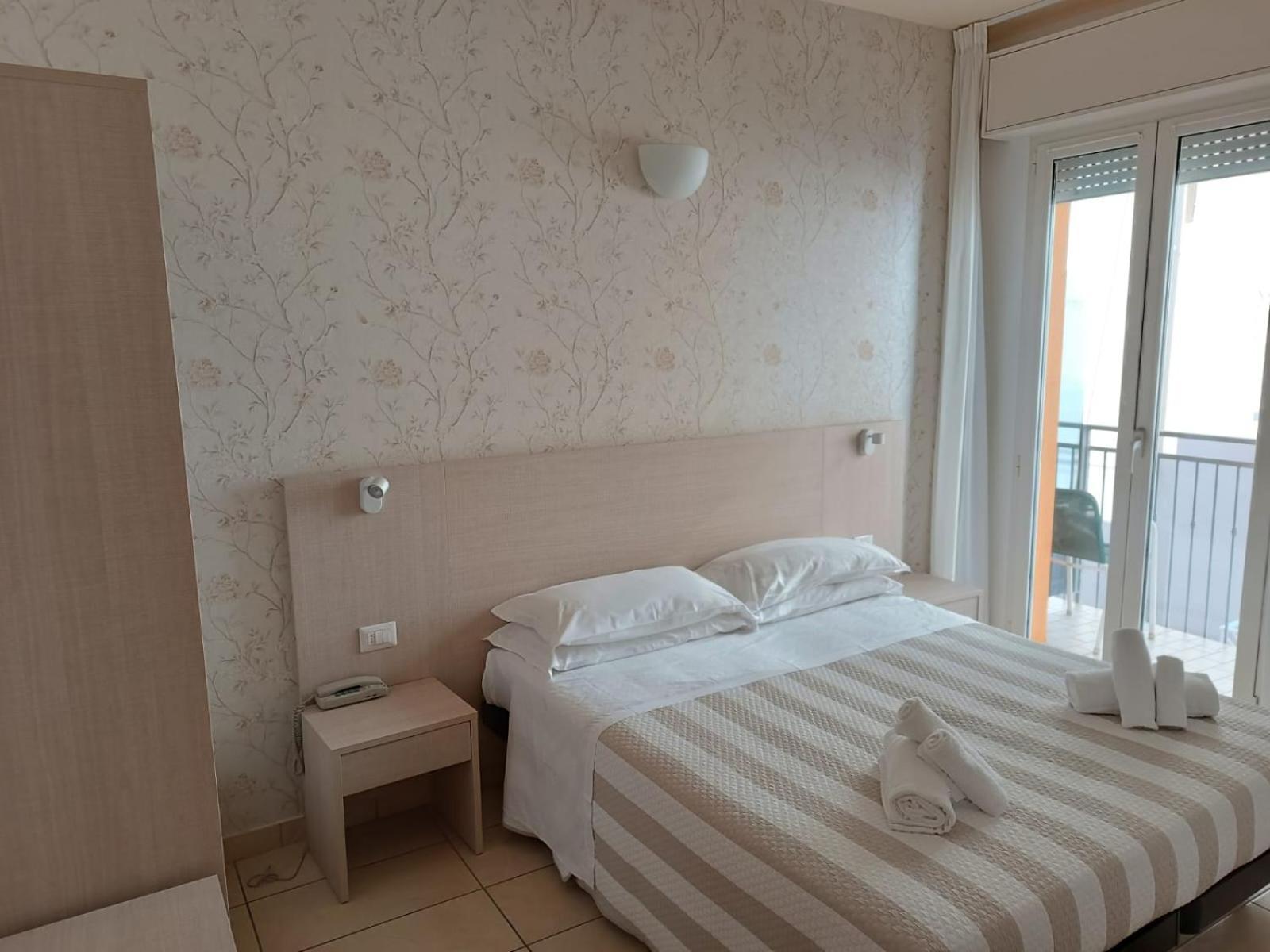 Hotel Berenice Римини Екстериор снимка
