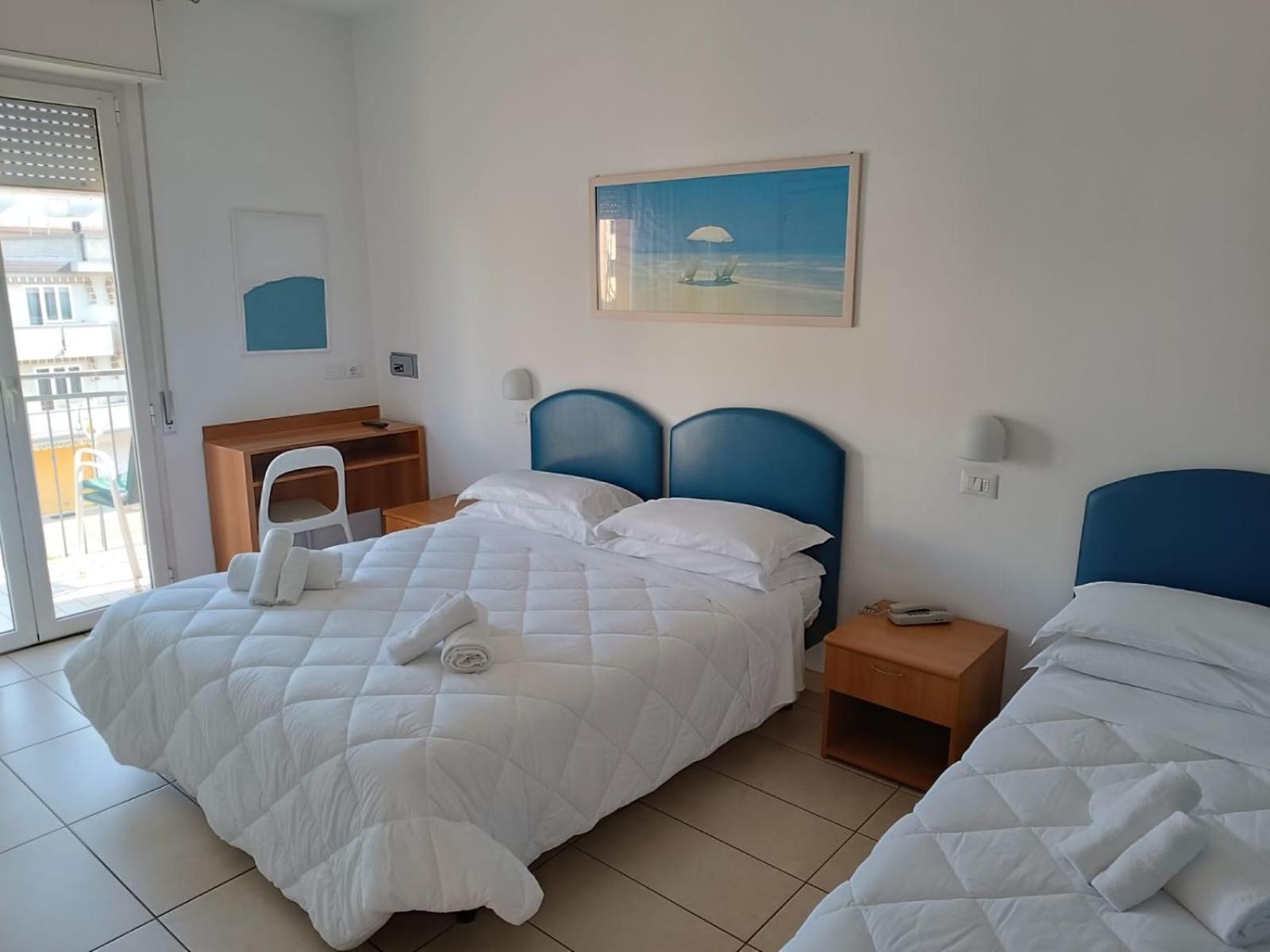 Hotel Berenice Римини Екстериор снимка