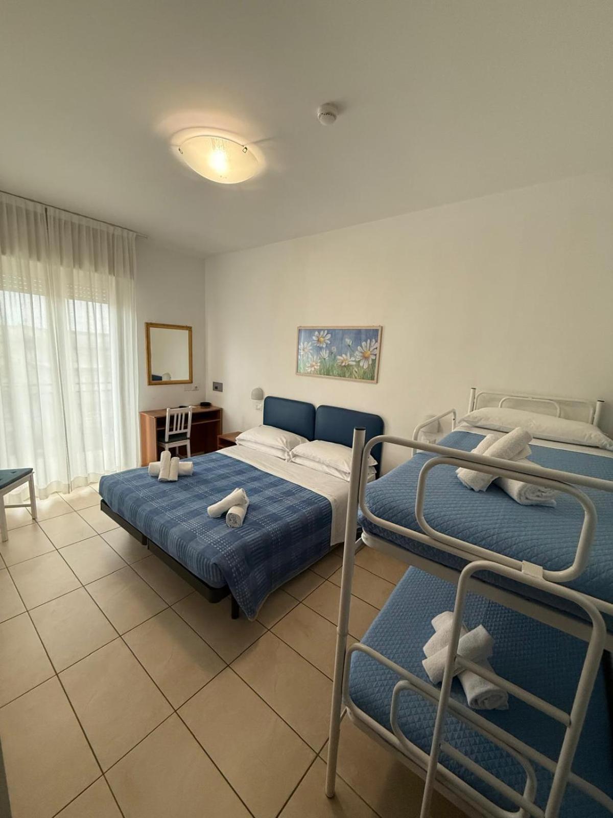 Hotel Berenice Римини Екстериор снимка