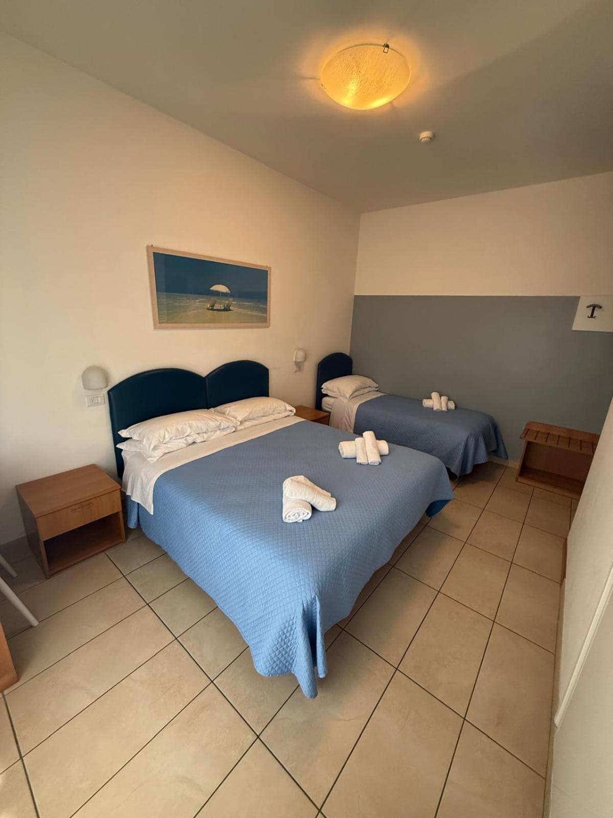 Hotel Berenice Римини Екстериор снимка